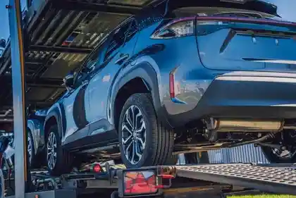 Преимущества страховки машины на автовозе