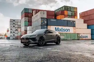 машина в порту контейнер